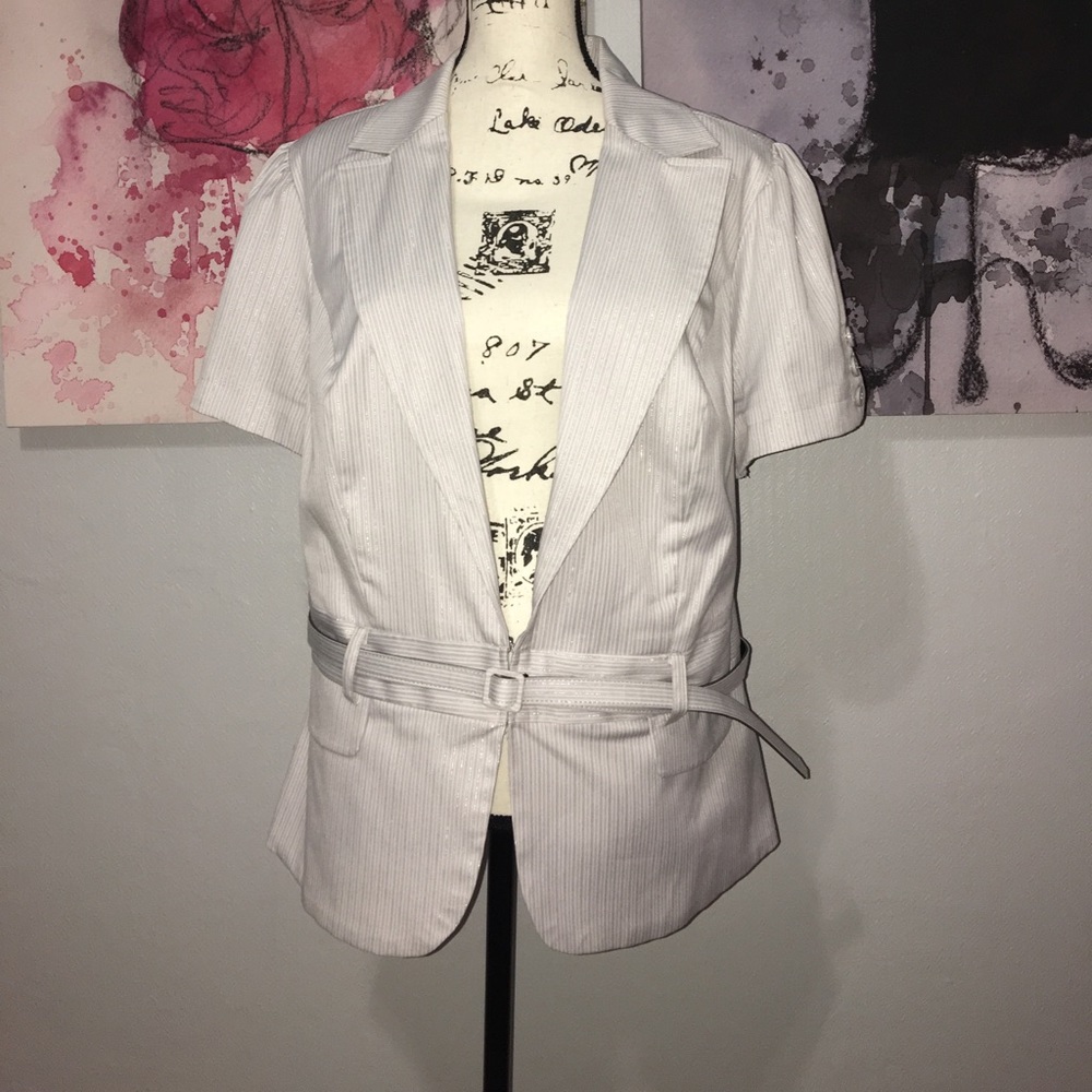 Torrid 3 light grey short sleeve jacket with belt